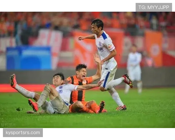 替补席吃红牌，为何教练也被罚下？规则拆解